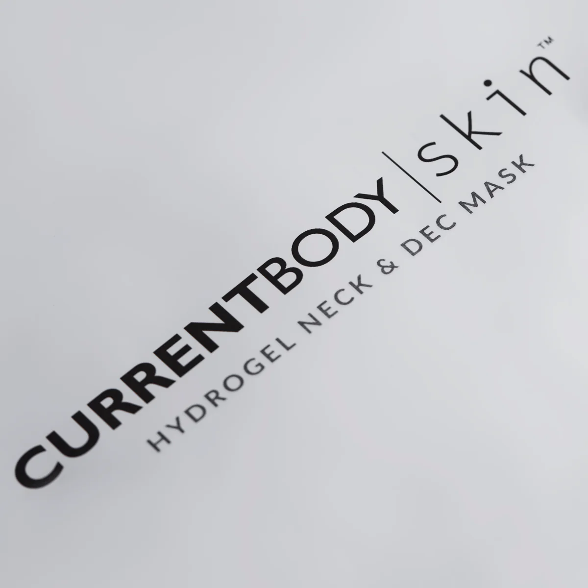 FREE CurrentBody Skin Hydrogel Dekolleté Maske (x5) - Image 3